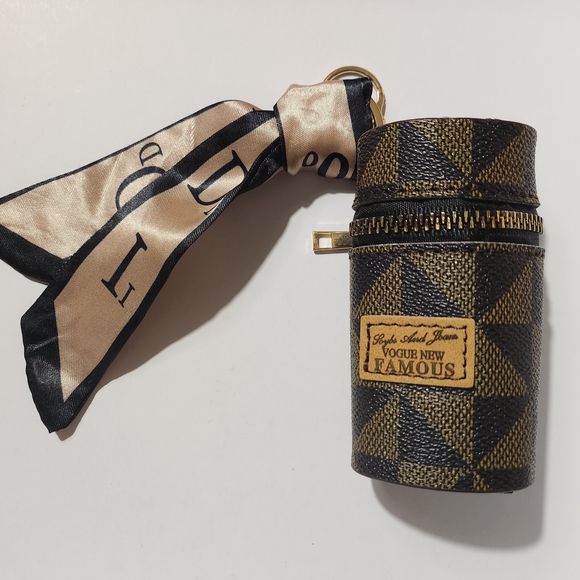 Accessories - Black and Gold Key Holder